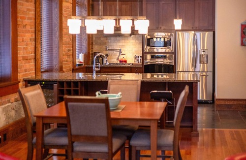 East Kootenay Condominio | Lujo en el corazón de Fernie. Mar. Check in Sun. o lunes 50% de descuento en la 3ª noche.