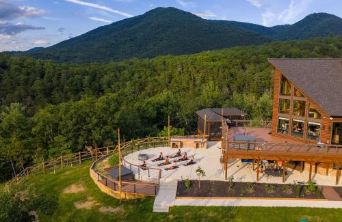 Milam Casa | Luxury A Frame 5BR Hot Tub & Mountain Views