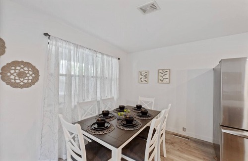 S Y Jackson Casa | Luxury Adobe Townhouse w/Complimentary Breakfast