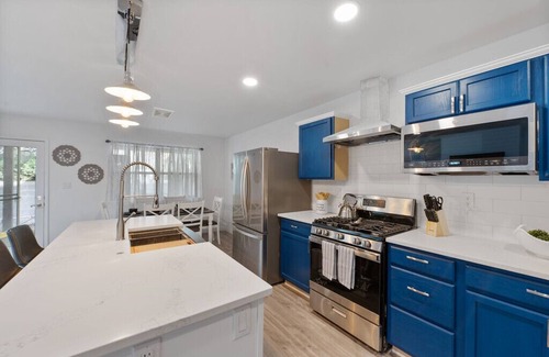 S Y Jackson Casa | Luxury Adobe Townhouse w/Complimentary Breakfast