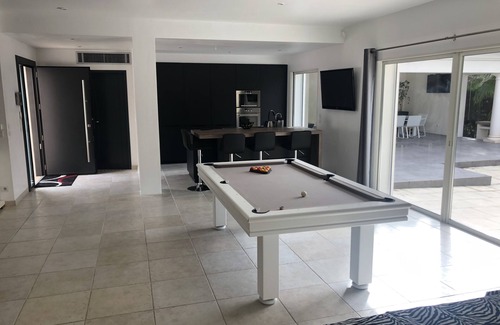 Valescure Villa | Villa de lujo con aire acondicionado, piscina y gran jardín cerrado cerca de las playas.