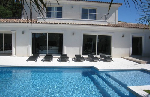 Valescure Villa | Villa de lujo con aire acondicionado, piscina y gran jardín cerrado cerca de las playas.