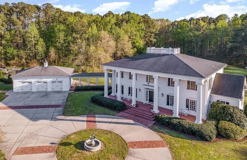 Blands Casa | Luxury and Comfort at Realty Rhythm’s Exclusive 14-Bedroom Estate in Durham, NC