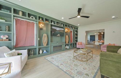 Central Oklahoma City Casa | Luxury and comfort for family or large group - close to OUHSC Downtown