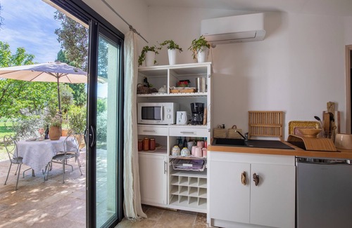 Pernes-les-Fontaines Casa | Luxury and authentic Fresh & Zen Cabanon in the heart of Provence