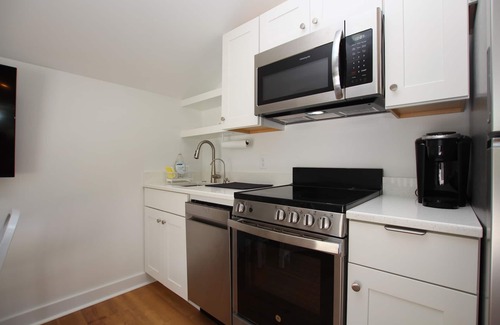 South Rehoboth Apartamento | Luxury and Location! less than 2 blocks to the beach. 2+ night rentals welcome!