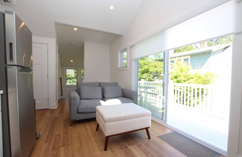 South Rehoboth Apartamento | Luxury and Location! less than 2 blocks to the beach. 2+ night rentals welcome!