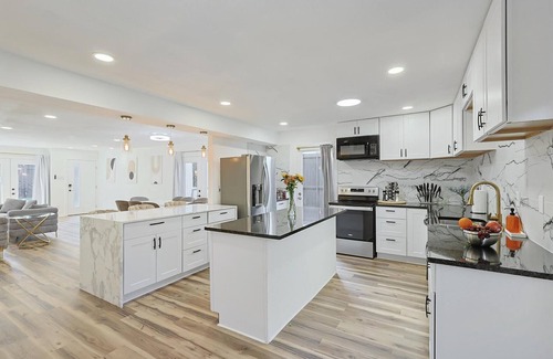 Northwest Dallas Casa | Luxury and Modern Home with Hot Tub