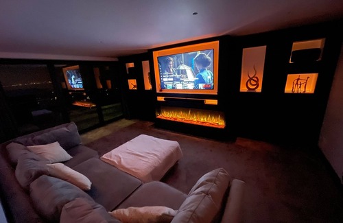 Mumbles Casa | Luxury and Modern property with panoramic sea views and hot tub