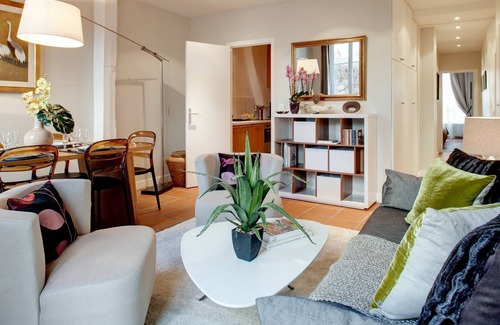 Saint-Merri Apartamento | Luxury and Spacious 2 bed 2 bath in Marais