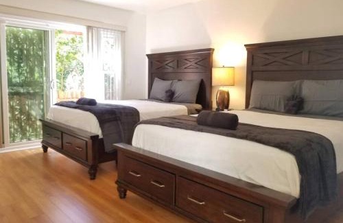 Fairfax District Casa | Luxury and Spacious 5 bedroom private house by Melrose WIFI TV Backyard Free Parking close to the Grove Hollywood Walk of Fame