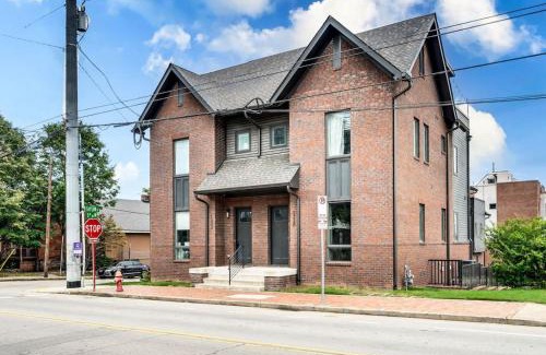 Germantown Casa | Luxury and Spacious Home with Private Garage and Fire Pit