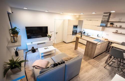 Andel Apartamento | Luxury Angel Apartment with terrace