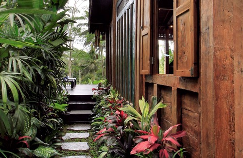 Sambahan Villa | Luxury Antique Villa w/ Outdoor Pool!