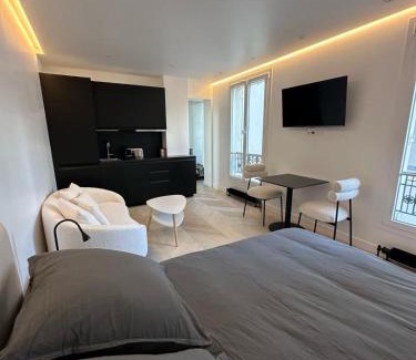 La Celle-sous-Gouzon Apartamento | Luxury Apartment Champ de Mars Eiffel Tower