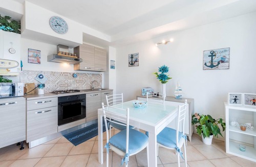 Lonato del Garda Apartamento | Apartamento de lujo con piscina compartida y Wi-Fi