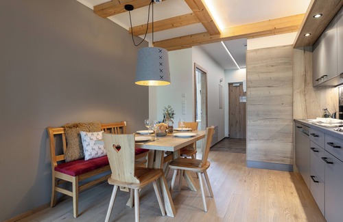 Haus im Ennstal Apartamento | Luxury apartment with south-west facing balcony