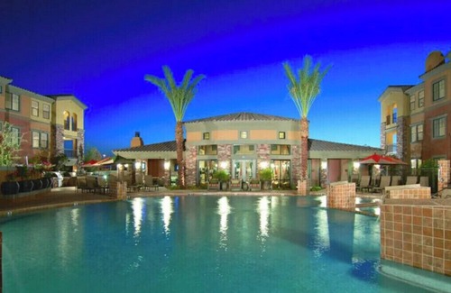 Glendale Sports and Entertainment District Apartamento | Luxury Apartment! 1 mile from Westgate