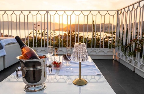 Lerici Apartamento | Luxury apartment a stone's throw from the sea with terrace with Jacuzzi.