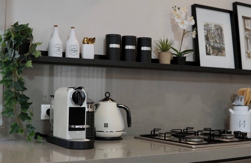 Tel Aviv Apartamento | luxury apartment & backyard 700 sq ft private backyard with a seating eating.