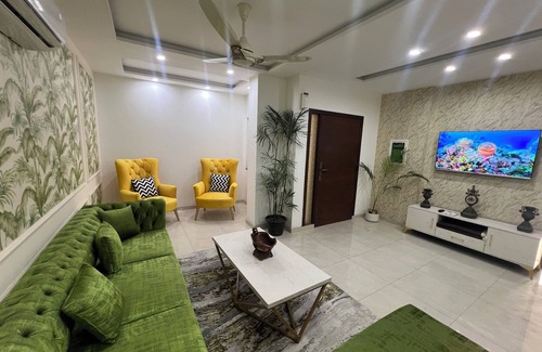 Lahore Apartamento | Luxury Apartment,Central Lahore,Free Parking, free wifi, near all Attractions.
