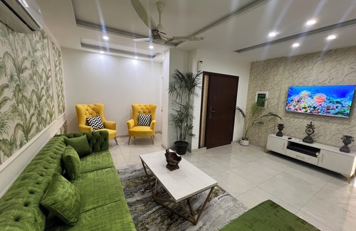 Lahore Apartamento | Luxury Apartment,Central Lahore,Free Parking, free wifi, near all Attractions.