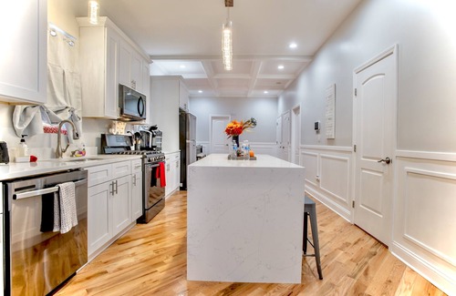 Grand Boulevard Apartamento | Luxury Apartment in Bronzeville, Just Minutes from Downtown - RSV Now!
