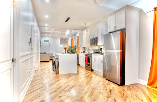 Grand Boulevard Apartamento | Luxury Apartment in Bronzeville, Just Minutes from Downtown - RSV Now!