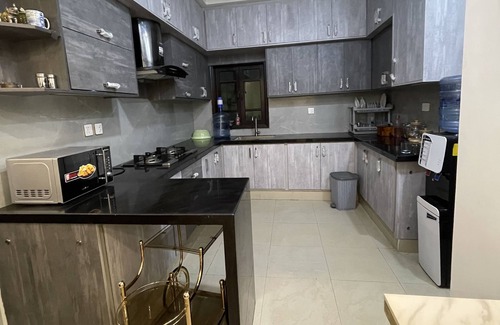 Saddar Town Apartamento | Luxury Apartment In DHA Karachi.