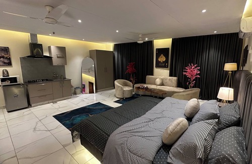 Bahria Town Apartamento | Luxury Apartment in Gulberg City Center Views
