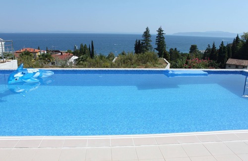 Icici Apartamento | Apartamento de lujo en Opatija para 8 personas con piscina y ropa de cama de seda