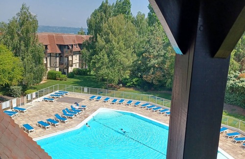 Tourgeville Apartamento | Luxury apartment in the golf resort of Deauville
