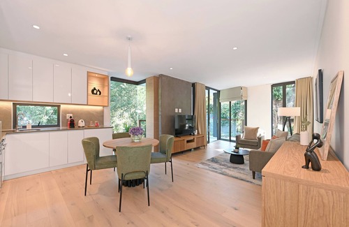 Newlands Apartamento | Luxury Apartment in Newlands Cape Town - Streamside tranquility
