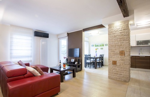Veruda Apartamento | ¡El apartamento de lujo está perfectamente ubicado para familias y jóvenes cerca de las playas!