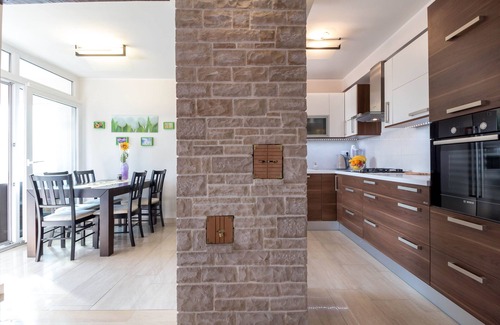 Veruda Apartamento | ¡El apartamento de lujo está perfectamente ubicado para familias y jóvenes cerca de las playas!