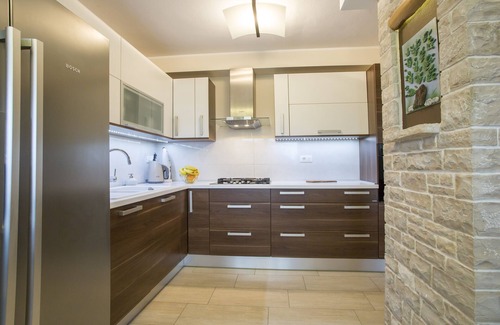 Veruda Apartamento | ¡El apartamento de lujo está perfectamente ubicado para familias y jóvenes cerca de las playas!