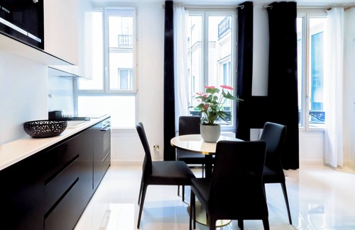 Champs-Elysees Apartamento | Luxury Apartment Les Champs-Élysées