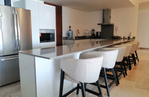 Hopelchen Apartamento | Luxury apartment w/private jacuzzi and ocean views