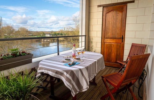 Amboise Apartamento | Luxury apartment overlooking the River Loire, close to Château and restaurants.