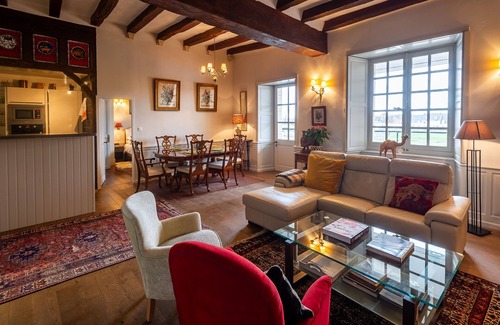 Amboise Apartamento | Luxury apartment overlooking the River Loire, close to Château and restaurants.