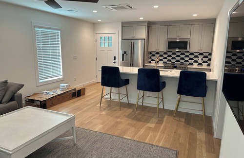 Mount Pleasant Casa | Luxury apartment close to Charleston, Shem Creek, Sullivan's Island, IOP beaches