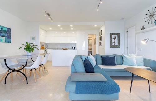 Mijas Pueblo Apartamento | Disfruta de la vida del pueblo en este elegante apartamento bien equipado de 2 dormitorios y 2 baños.