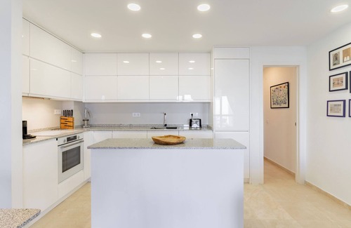 Mijas Pueblo Apartamento | Disfruta de la vida del pueblo en este elegante apartamento bien equipado de 2 dormitorios y 2 baños.