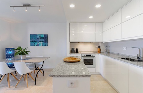 Mijas Pueblo Apartamento | Disfruta de la vida del pueblo en este elegante apartamento bien equipado de 2 dormitorios y 2 baños.