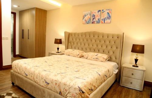 Lahore Apartamento | Luxury Apartment with Balcony in Gold Crest, DHA - Skyview Suite
