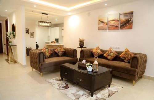 Lahore Apartamento | Luxury Apartment with Balcony in Gold Crest, DHA - Skyview Suite