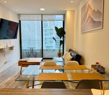 La Carolina Apartamento | Luxury apartment with balcony and view