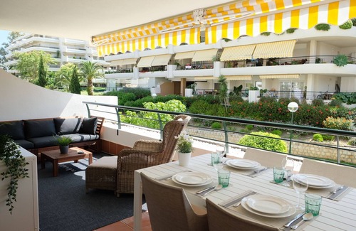 Guadalmina Apartamento | Luxury apartment with terrace, garage and pool.