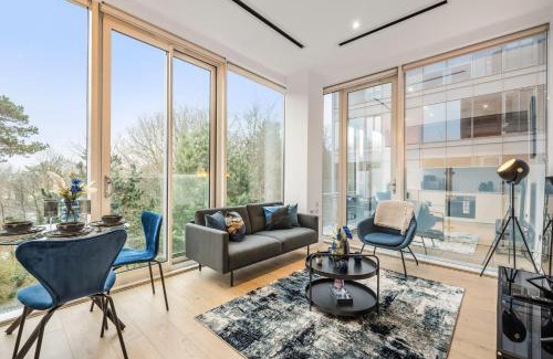 London Borough of Hounslow Apartamento | Luxury Apartment with Parking, Cinema & Game Room and Gym