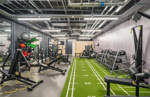 London Borough of Hounslow Apartamento | Luxury Apartment with Parking, Cinema & Game Room and Gym